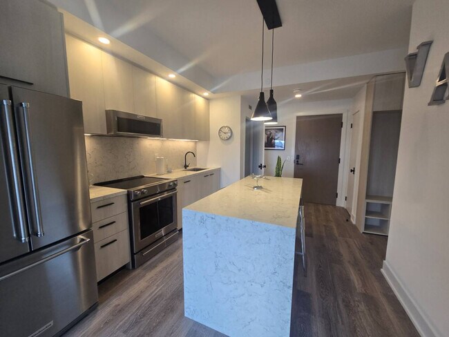 Building Photo - 30 Mutual St