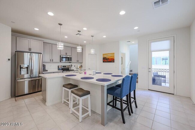 Foto del edificio - 1732 E Hampton Ln