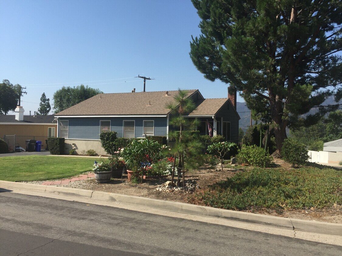 3056 Los Olivos Ln, La CrescentaMontrose, CA 91214 House Rental in