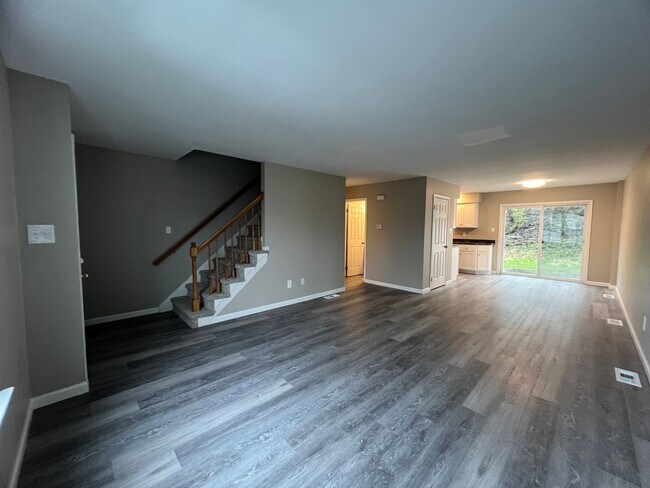 Building Photo - Economical 3BR Townhome - Northampton Scho...