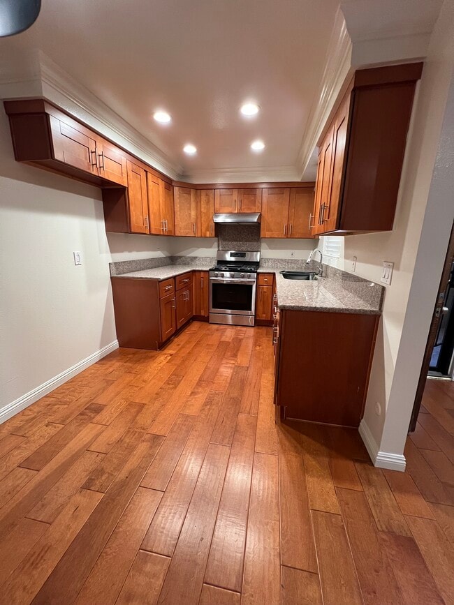 Kitchen - 2501 W Redondo Beach Blvd