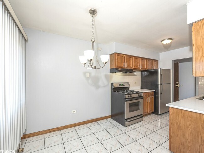 Foto del edificio - 8649 W Foster Ave