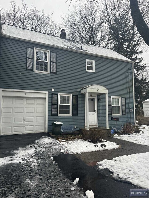7 Burnham Pl, Fair Lawn, NJ 07410 House Rental in Fair Lawn, NJ