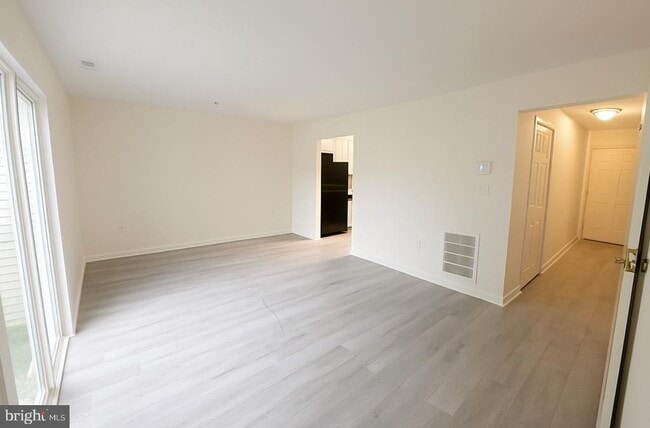Building Photo - 45293 Rumsford Ln