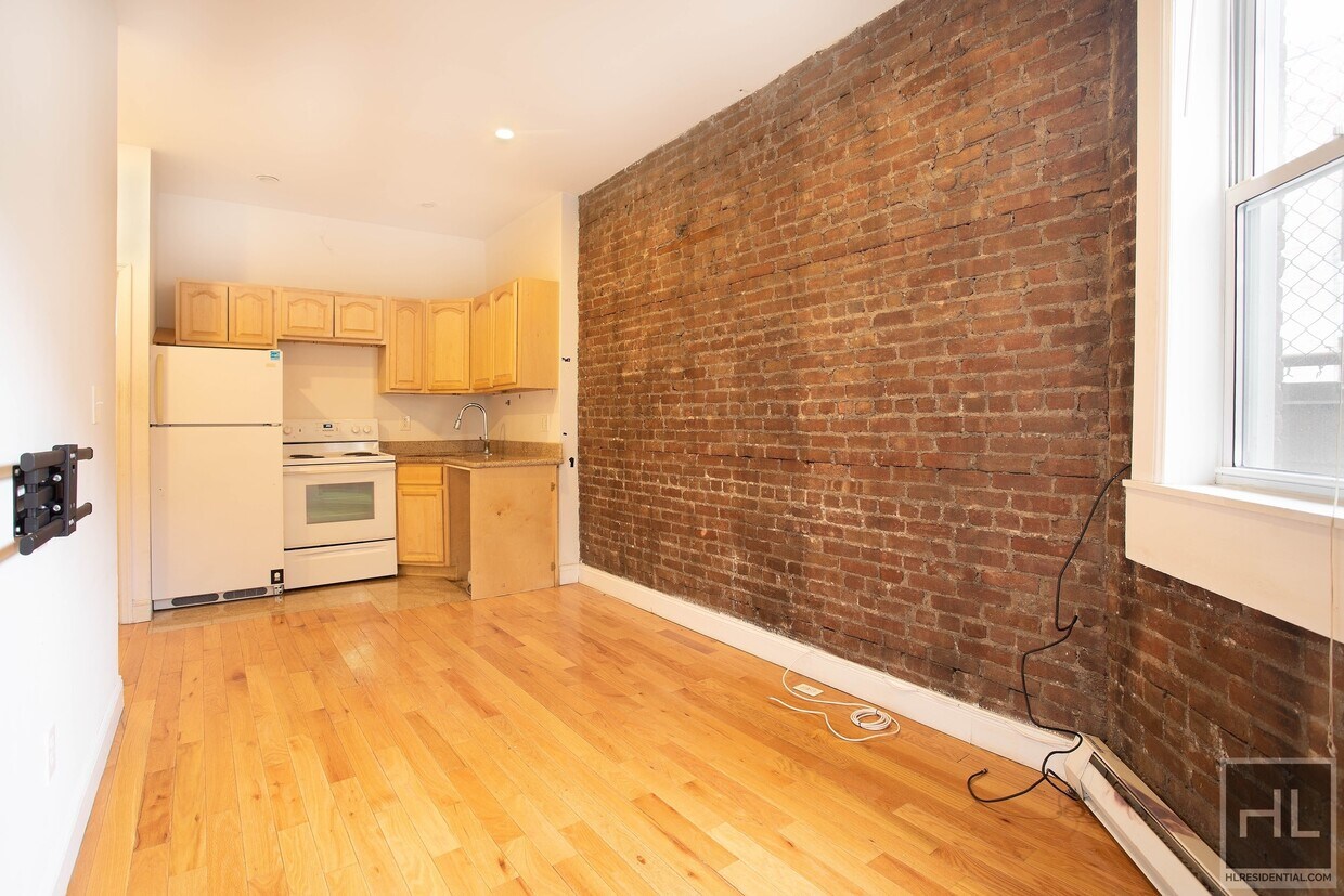Primary Photo - Bright 3 Bedroom in Fort Greene