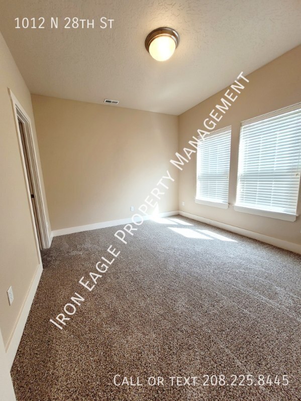 Building Photo - 1012 N 28th St