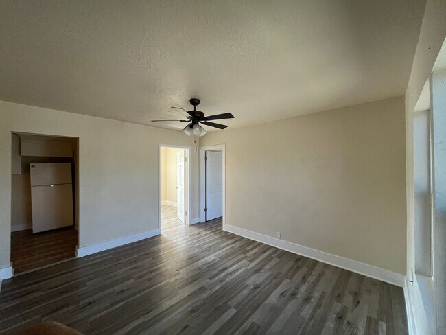 Foto del edificio - South Side Two Bedroom One Bath with Elect...