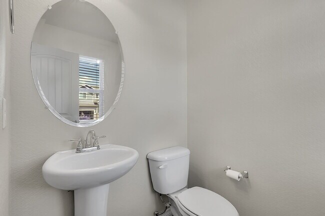 Building Photo - $2,495.00 3-bedroom, 2.5-bathroom in Color...