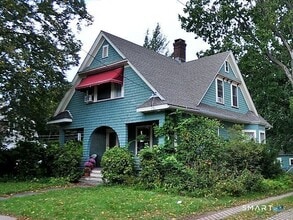 Building Photo - 125 Francis St