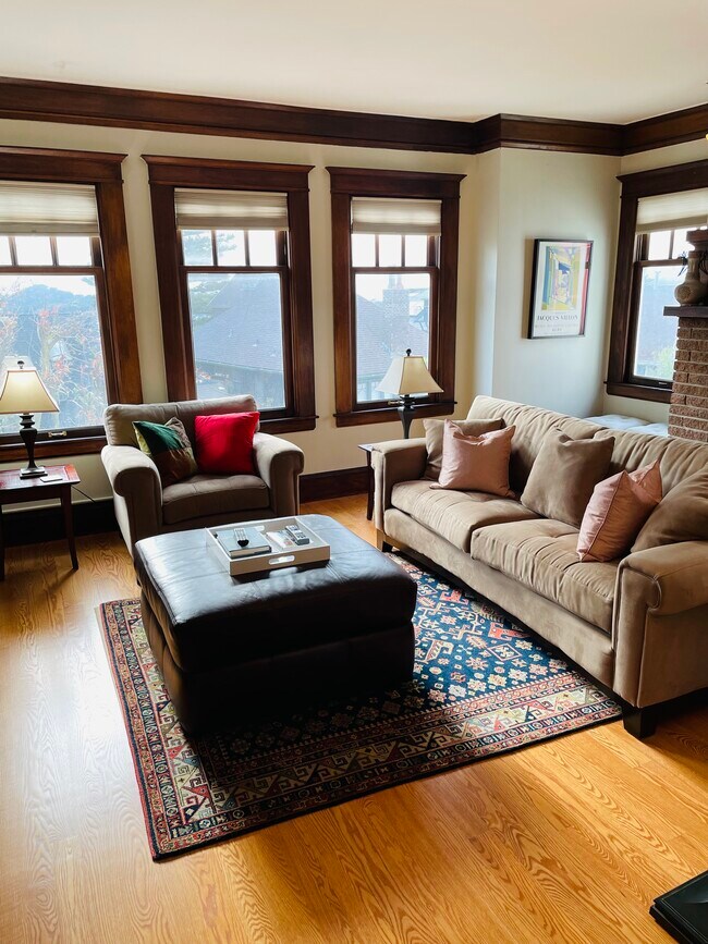 Sala de estar - 986 Ashbury St