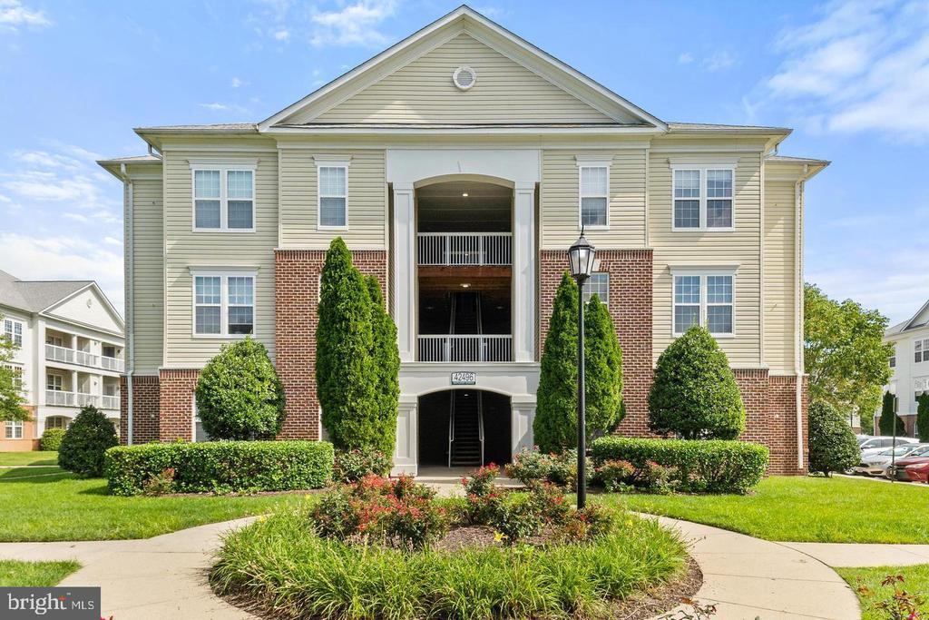 Primary Photo - 42496 Mayflower Terrace