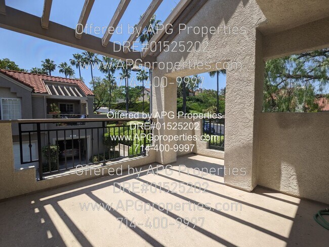 Building Photo - 2 Bedroom 1 Bathroom Condo with garage in ...