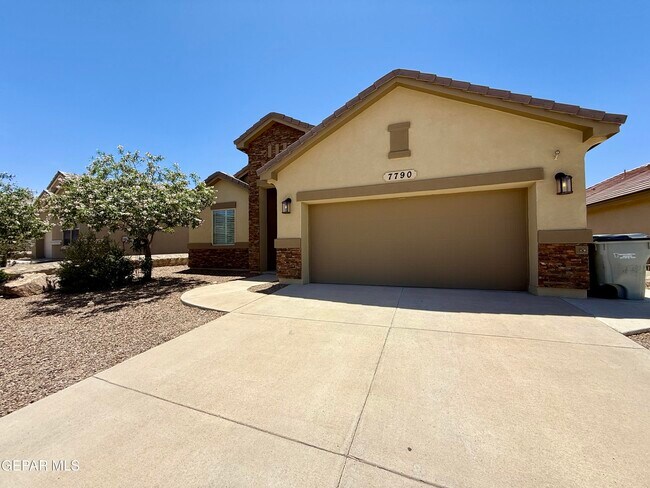 Building Photo - 7790 Enchanted Cir Dr