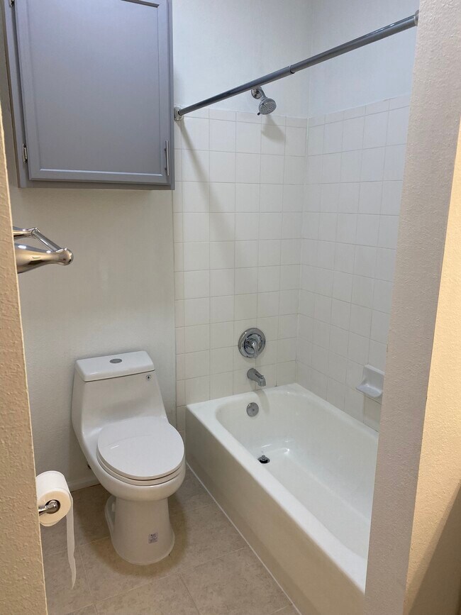 Building Photo - 1580 Spring Gate Dr