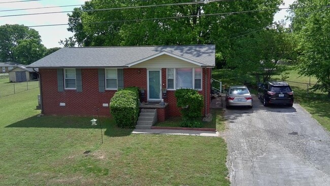 Building Photo - 204 Crest Dr