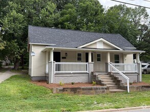 Building Photo - 2315 Dacian St