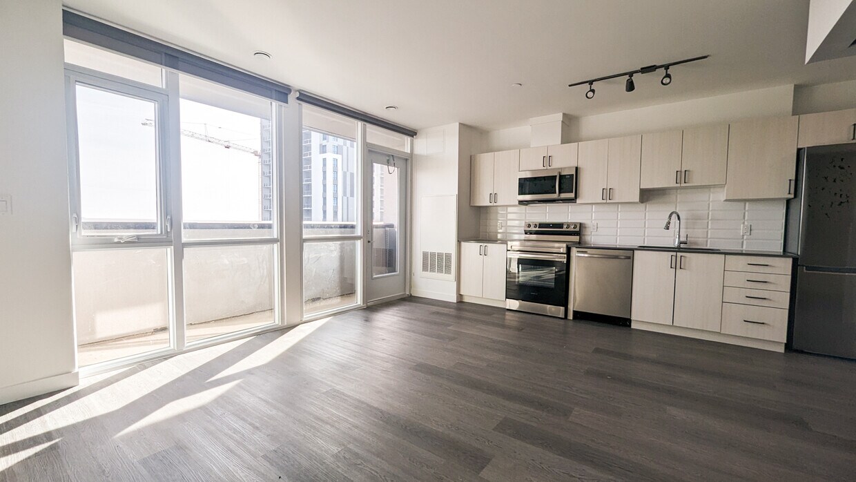 Primary Photo - One Bed, Two Baths, One Free Rent!