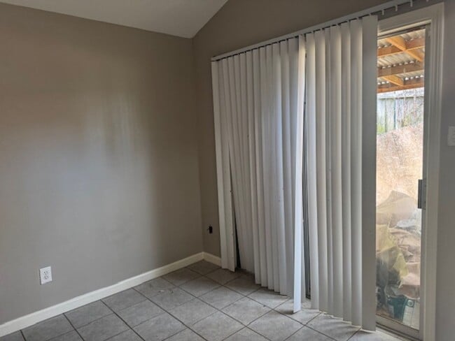 Building Photo - 106-106 Jester Cir