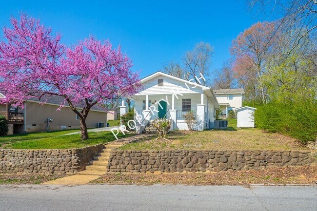 Foto del edificio - 420 Hedgewood Dr