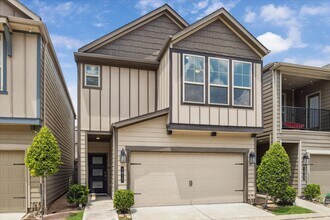 Building Photo - 1817 Agoura Hills Dr