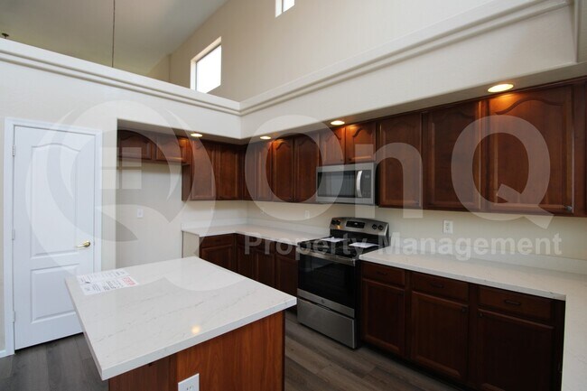 Foto del edificio - 14904 W Cameron Dr