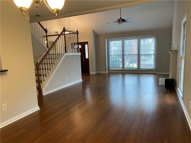 Building Photo - 3370 Glenrose Point