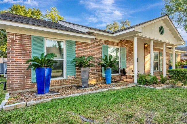 Foto del edificio - 1710 San Sebastian Ln