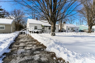 Building Photo - 885 S Ashburton Rd