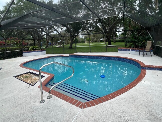 Foto del edificio - 1155 Summerwood Cir