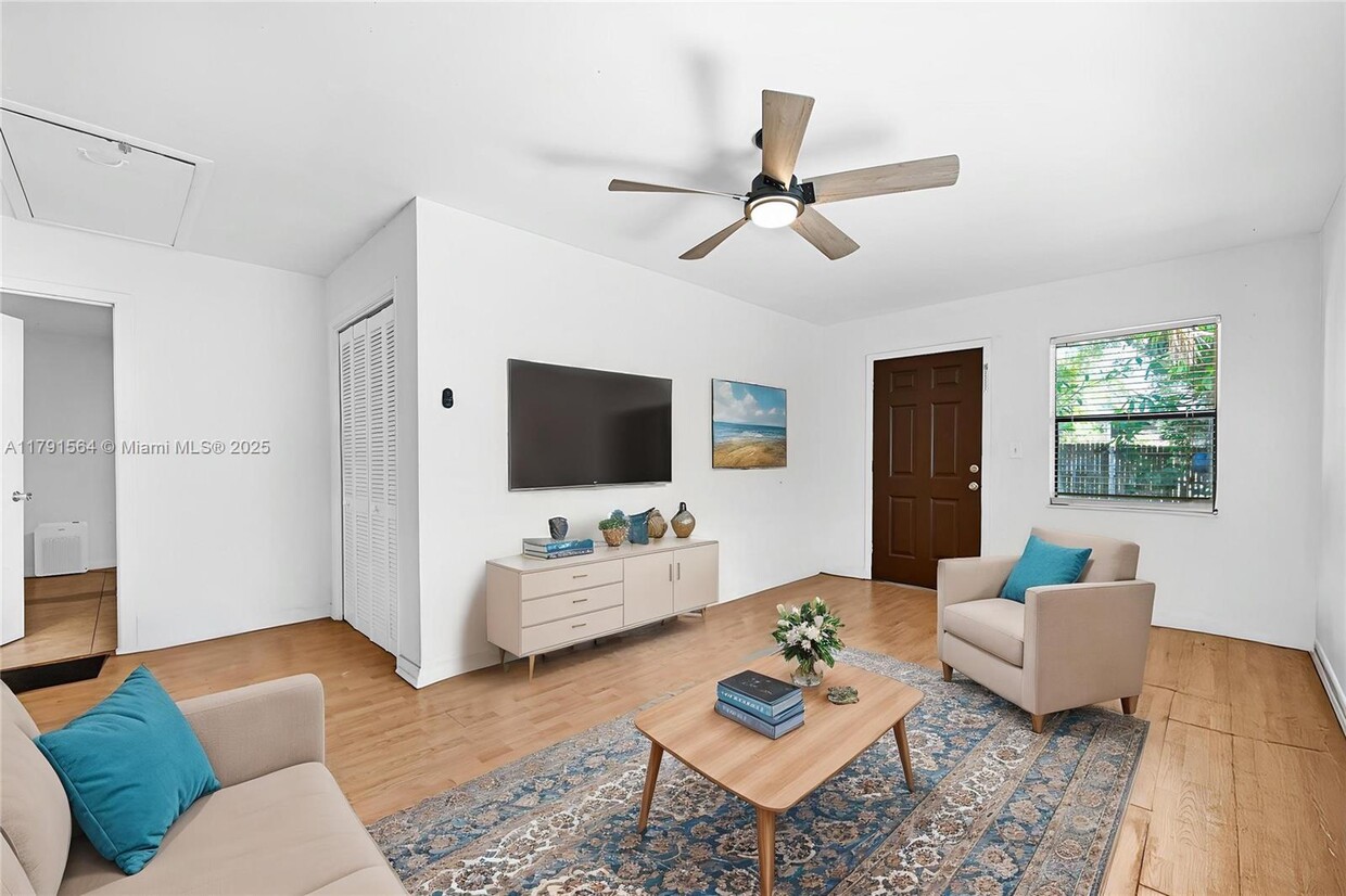 Foto principal - 1016 NE 33rd St