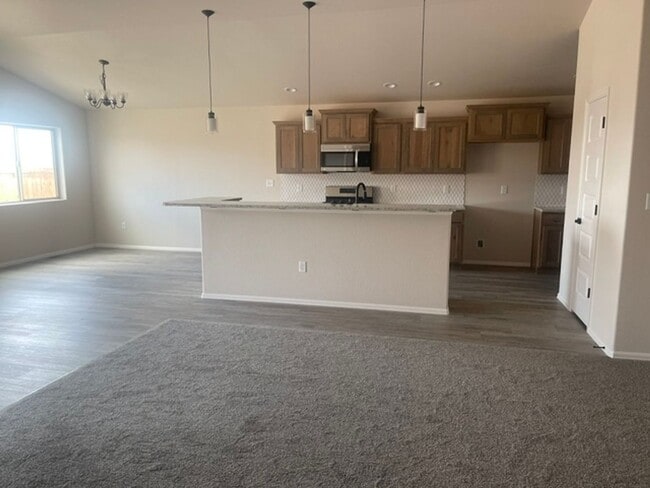 Building Photo - ALL PROSPECTIVE TENANTS MUST SUBMIT A $58 NON-REFUNDABLE APPLICATION FEE PER APPLICANT ONLINE AND...