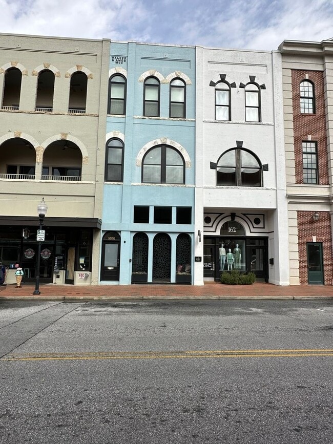 Building Photo - Spacious 3 Bedroom/3 Bathroom Townhome with Private Rooftop Deck