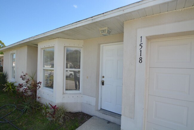 Foto del edificio - IMMACULATE 3 BD /2 BA HOME IN PALM BAY