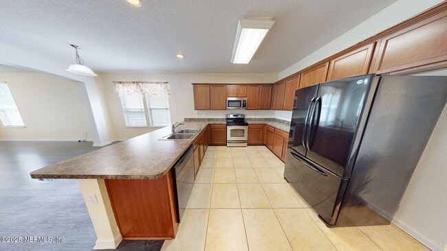 Foto del edificio - 15707 Lexington Park Blvd