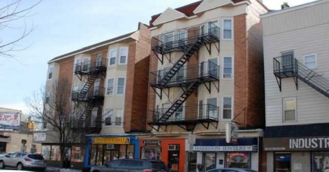 Foto del edificio - 239 Harrison Ave