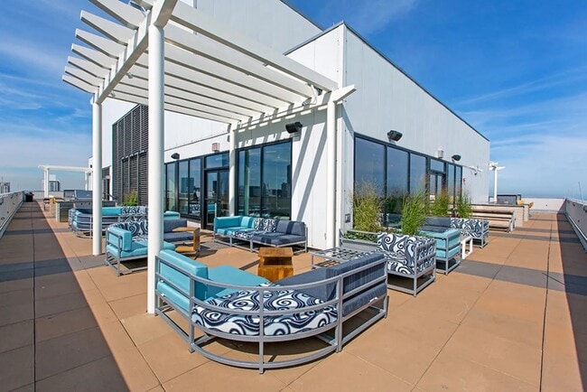 Building Photo - 20 W Ontario St