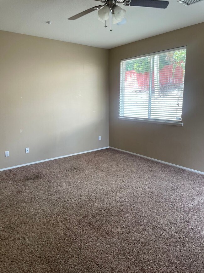 Foto del edificio - Elegant Single Story 4 Bed/3 Bath Home In ...