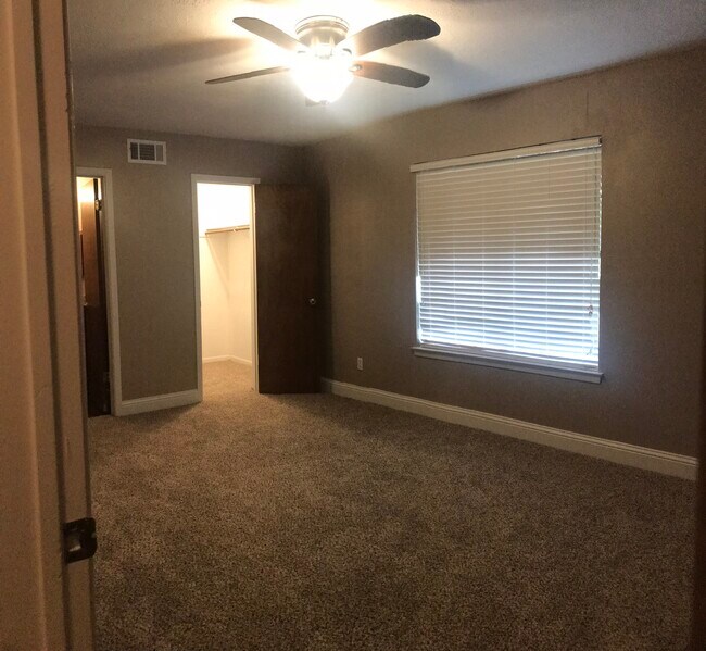 Foto del edificio - 2817 Oakside Dr