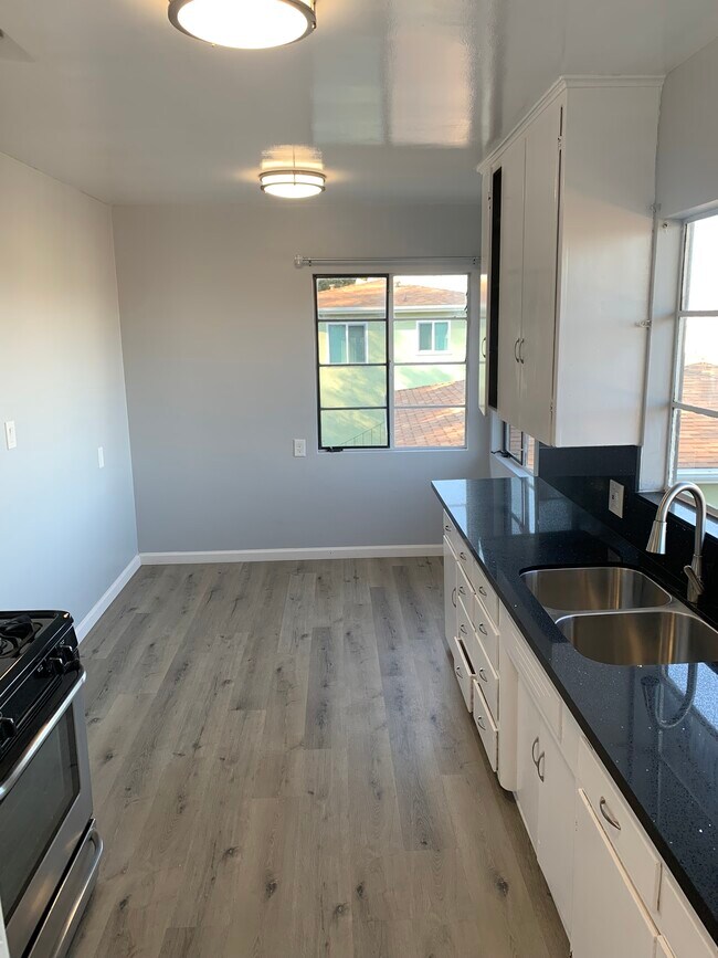 Building Photo - 2711 S Fremont Ave