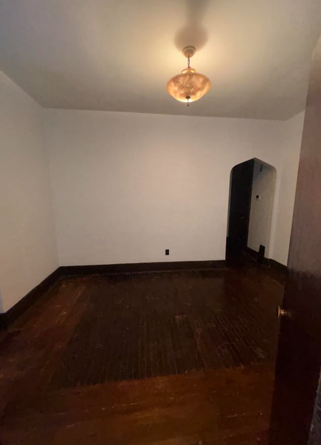 Bedroom - 20 N Bryant Ave