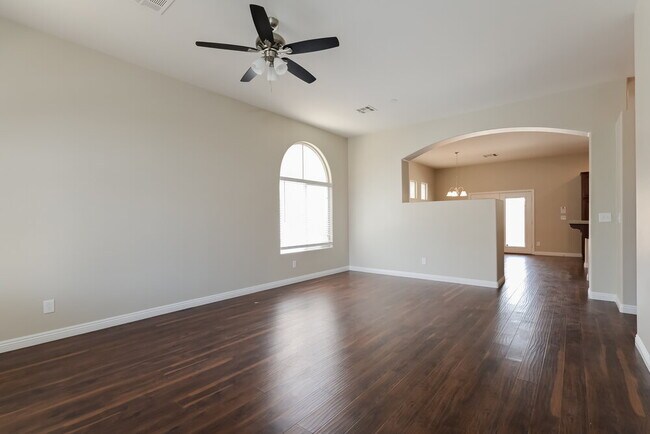 Building Photo - 2211 Maple Shade St