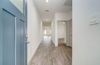 Building Photo - 10602 Great Basin Dr