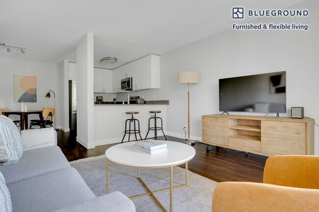 Building Photo - 655 S Fair Oaks Ave