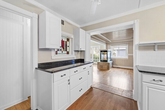 Foto del edificio - 9485 Waterman Dr