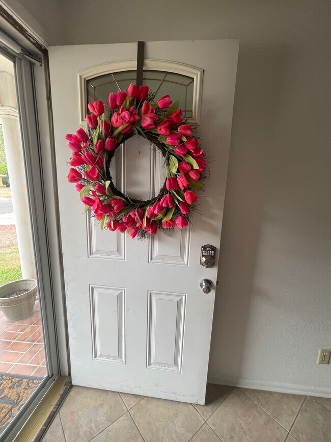 Building Photo - 3614 Versailles Dr