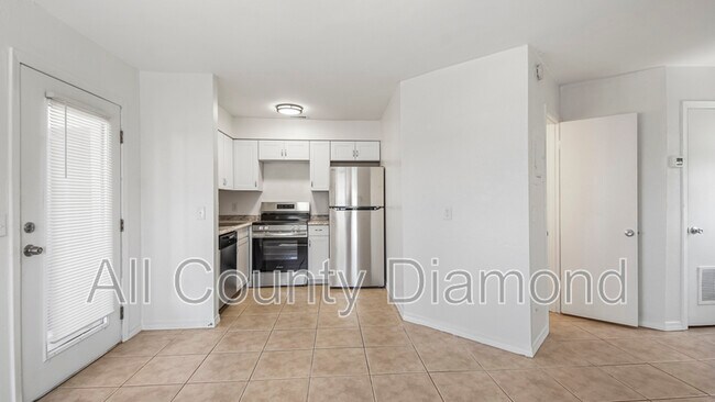 Building Photo - 4114 Holiday Dr