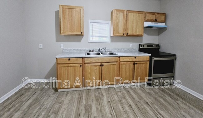 Building Photo - 1323 4th St