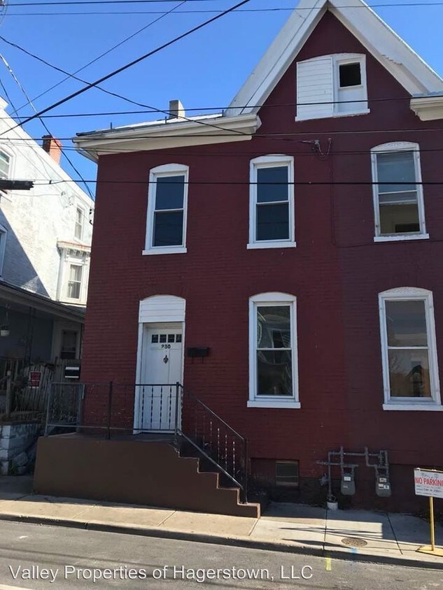 Primary Photo - 3 br, 1 bath House - 230 N Mulberry St