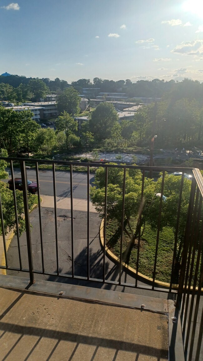 Foto del edificio - 6011 Emerson St