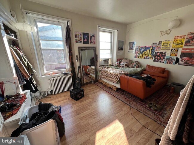 Foto del edificio - 1709 W Montgomery Ave